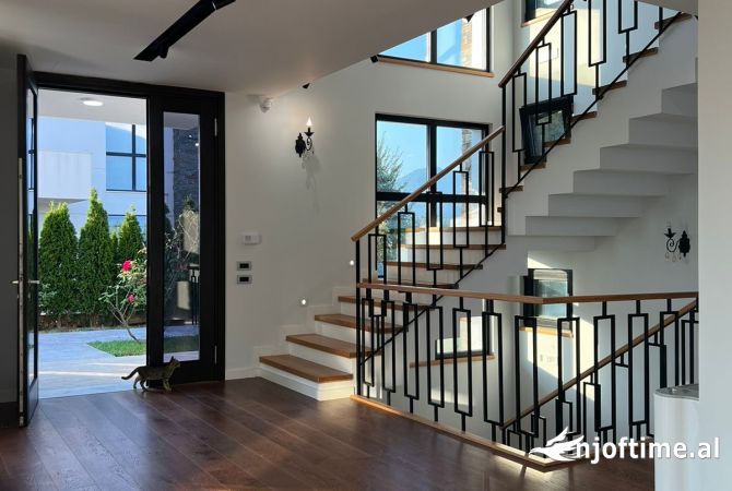 Shtepi me qera Shtepi Private ne Tirane, 5+1, Mobilimi E mobiluar, Pagesa 3,500  Euro.