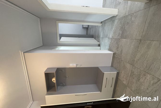 Shtepi me qera Apartament ne Tirane, 2+1, Mobilimi Pjeserisht e mobiluar, Pagesa 700  Euro.