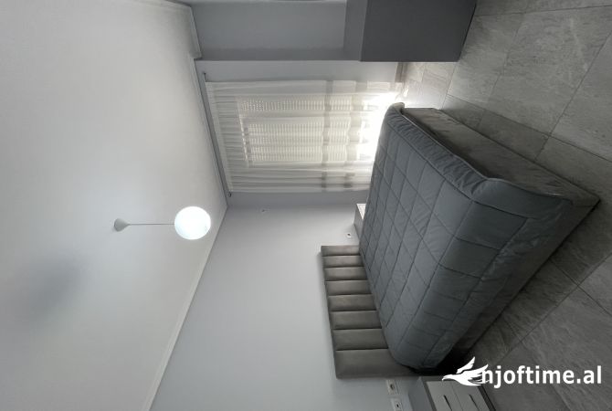 Shtepi me qera Apartament ne Tirane, 2+1, Mobilimi Pjeserisht e mobiluar, Pagesa 700  Euro.