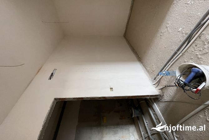 Shtepi ne shitje Apartament ne Tirane, 3+1, Mobilimi Bosh, pa mobiluar, Pagesa 575,750  Euro.