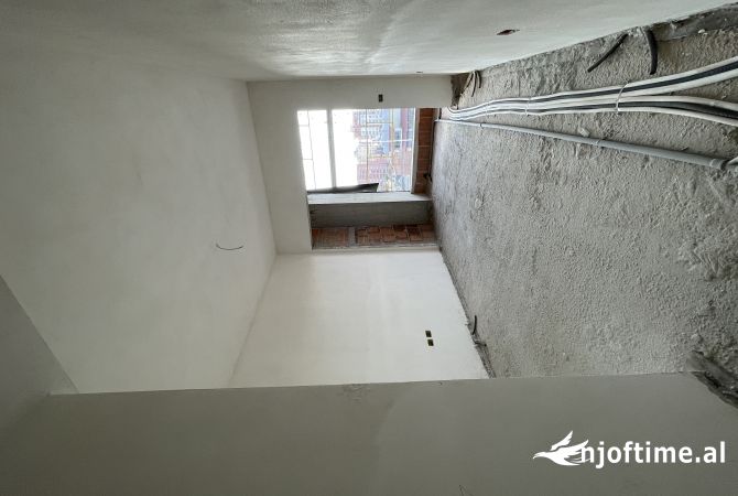 Shtepi ne shitje Apartament ne Tirane, 3+1, Mobilimi Bosh, pa mobiluar, Pagesa 575,750  Euro.
