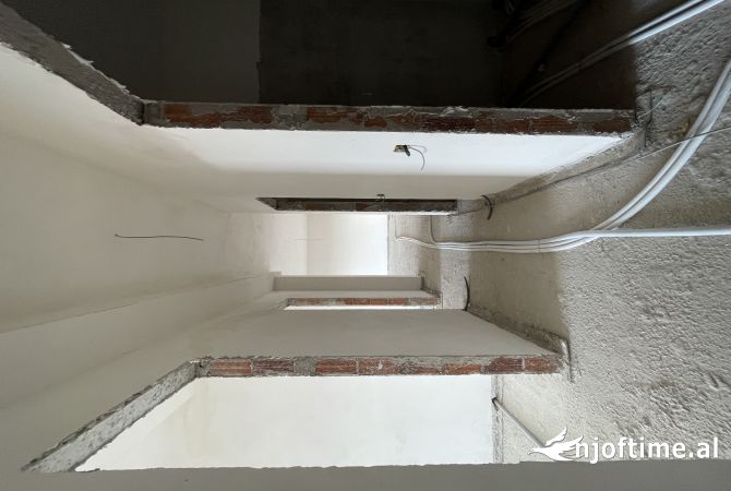 Shtepi ne shitje Apartament ne Tirane, 3+1, Mobilimi Bosh, pa mobiluar, Pagesa 575,750  Euro.