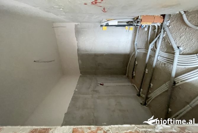 Shtepi ne shitje Apartament ne Tirane, 3+1, Mobilimi Bosh, pa mobiluar, Pagesa 575,750  Euro.