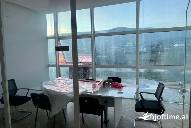 Ambient biznesi me qera 4+1 ne Fier - 2,500 Euro