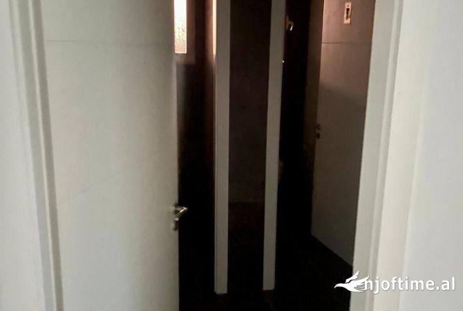 Jepet me qera/shitet kapanon,autostrada Fier-Lushnje