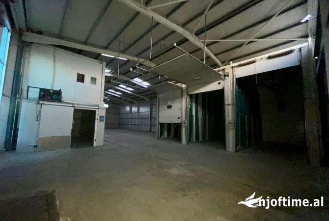 Jepet me qera/shitet kapanon,autostrada Fier-Lushnje