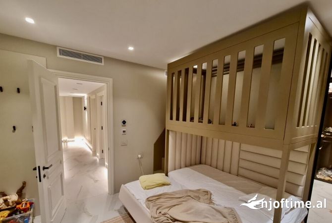 Shtepi ne shitje Apartament ne Tirane, 4+1, Mobilimi E mobiluar, Pagesa 630,000  Euro.