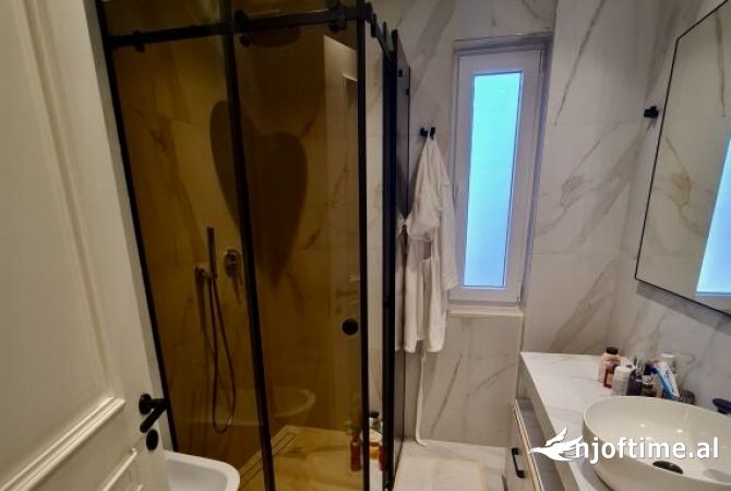 Shtepi ne shitje Apartament ne Tirane, 4+1, Mobilimi E mobiluar, Pagesa 630,000  Euro.