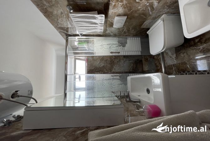 Shtepi ne shitje Apartament ne Tirane, 2+1, Mobilimi E mobiluar, Pagesa 160,000  Euro.