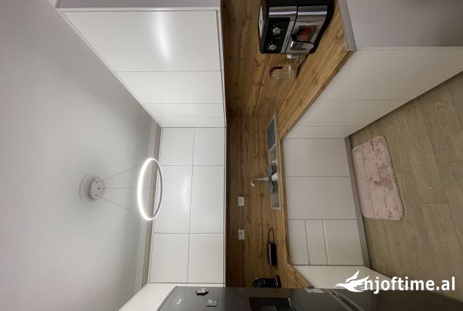 Shtepi ne shitje Apartament ne Tirane, 2+1, Mobilimi E mobiluar, Pagesa 160,000  Euro.