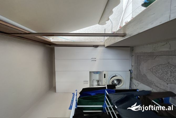 Shtepi ne shitje Apartament ne Tirane, 2+1, Mobilimi E mobiluar, Pagesa 160,000  Euro.