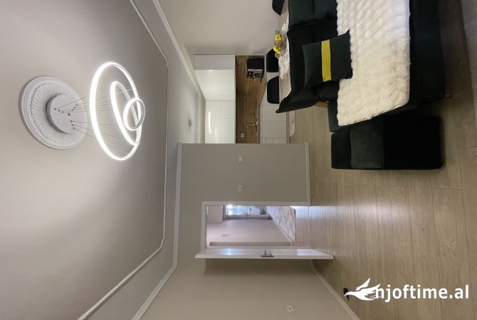 Shtepi ne shitje Apartament ne Tirane, 2+1, Mobilimi E mobiluar, Pagesa 160,000  Euro.