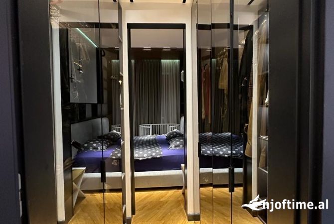 Shtepi ne shitje Apartament ne Tirane, 2+1, Mobilimi E mobiluar, Pagesa 450,000  Euro.