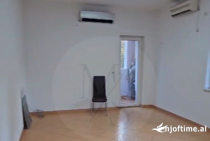 Ambient biznesi me qera 3+1 ne Tirane - 900 Euro