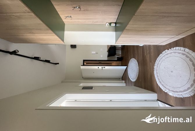Shtepi me qera Apartament ne Tirane, 2+1, Mobilimi E mobiluar, Pagesa 1,300  Euro.
