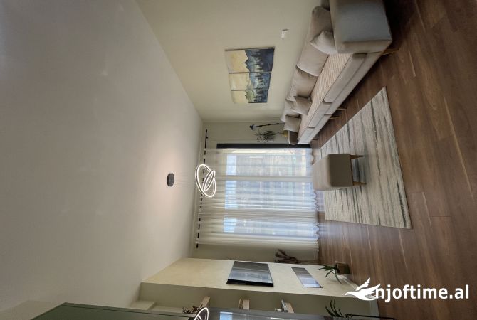 Shtepi me qera 2+1 ne Tirane - 1,300 Euro