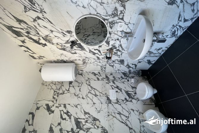 Shtepi me qera Apartament ne Tirane, 2+1, Mobilimi E mobiluar, Pagesa 1,300  Euro.