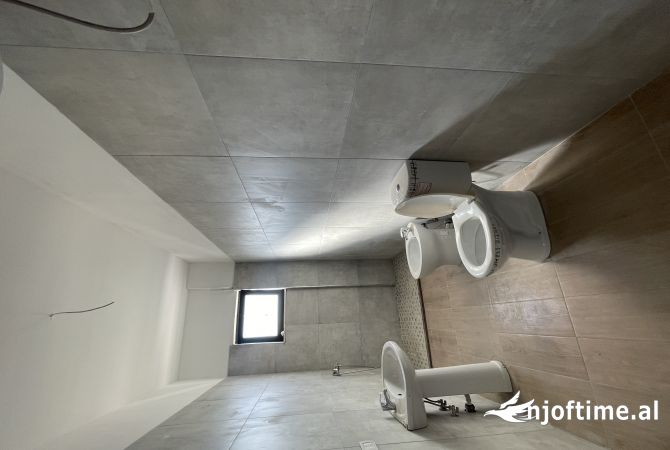 Shtepi ne shitje Apartament ne Tirane, 2+1, Mobilimi Bosh, pa mobiluar, Pagesa 135,000  Euro.