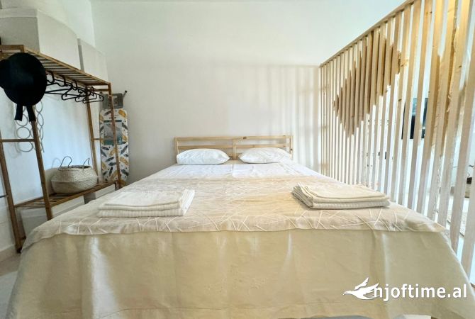 Shtepi ne shitje Apartament ne Vlore, Garsoniere, Mobilimi E mobiluar, Pagesa 83,000  Euro.