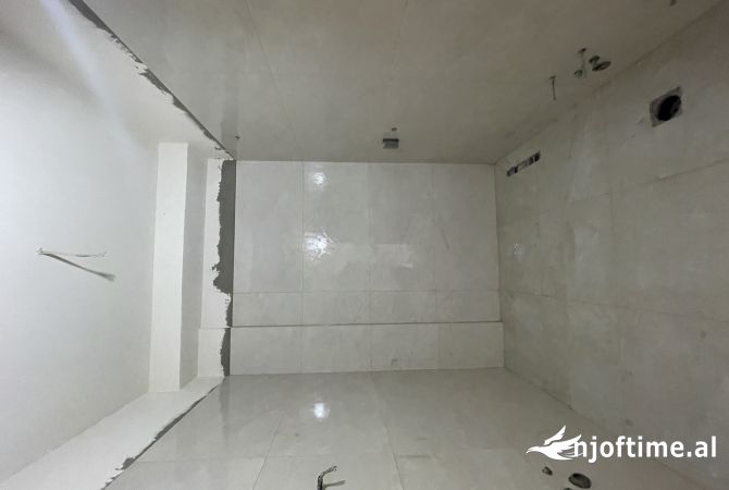 Shtepi ne shitje Apartament ne Tirane, 2+1, Mobilimi Bosh, pa mobiluar, Pagesa 282,150  Euro.