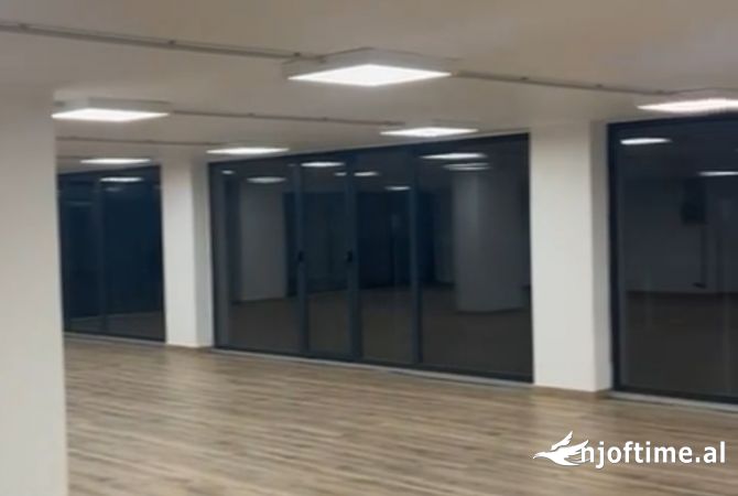 Ambient biznesi me qera 3+1 ne Tirane - 7,000 Euro