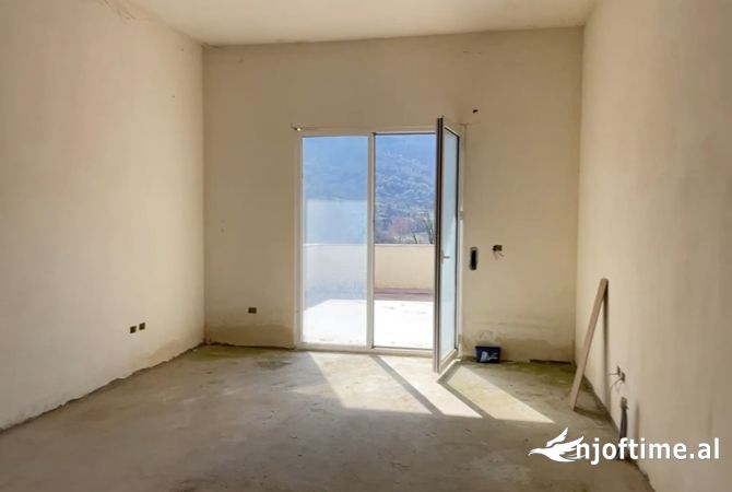 Shtepi ne shitje 3+1 ne Tirane - 250,000 Euro