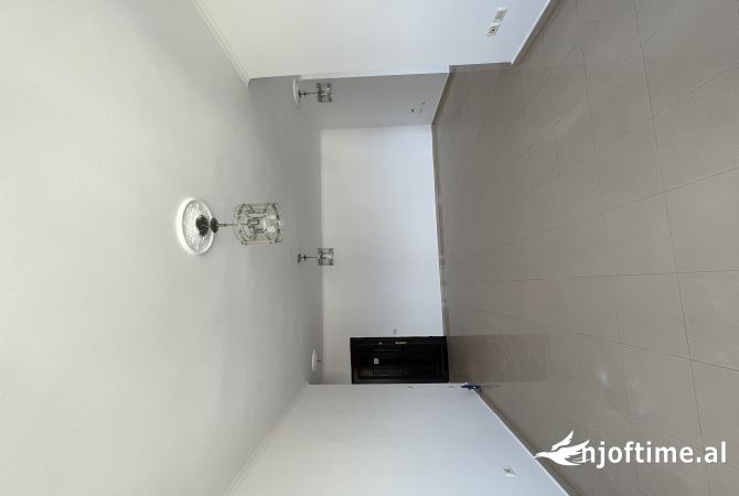 Shtepi me qera Apartament ne Tirane, 2+1, Mobilimi Bosh, pa mobiluar, Pagesa 600  Euro.