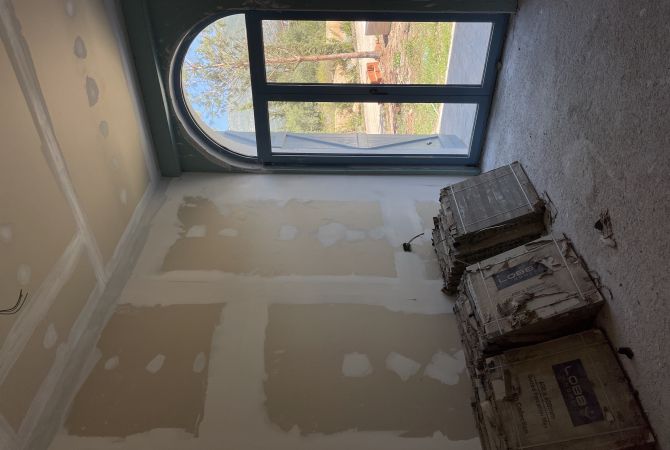 Shtepi ne shitje Apartament ne Himare, 1+1, Mobilimi Bosh, pa mobiluar, Pagesa 190,000  Euro.