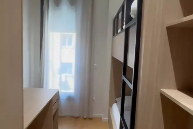 Shtepi me qera Apartament ne Tirane, 2+1, Mobilimi E mobiluar, Pagesa 1,300  Euro.