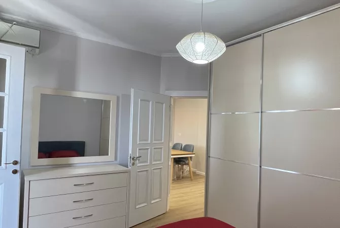 Shtepi ne shitje Apartament ne Tirane, 1+1, Mobilimi E mobiluar, Pagesa 140,000  Euro.