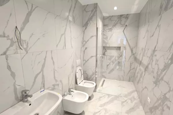 Shtepi me qera Apartament ne Tirane, 2+1, Mobilimi Bosh, pa mobiluar, Pagesa 2,500  Euro.