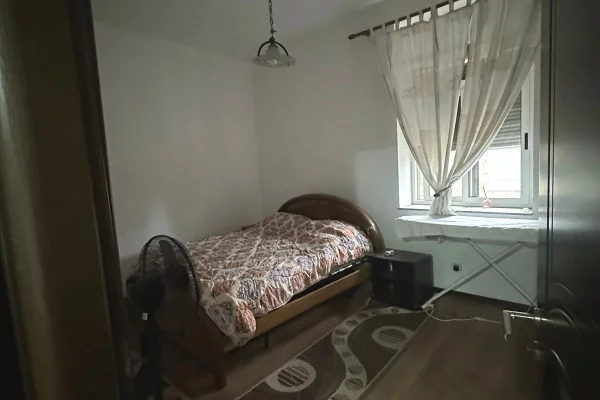 Shtepi me qera Apartament ne Tirane, 2+1, Mobilimi E mobiluar, Pagesa 50,000  Leke.