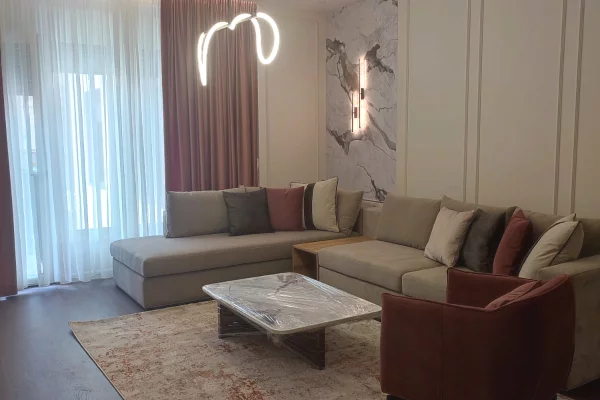 Shtepi me qera 2+1 ne Tirane - 1,700 Euro