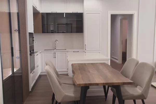 Shtepi me qera 2+1 ne Tirane - 1,700 Euro