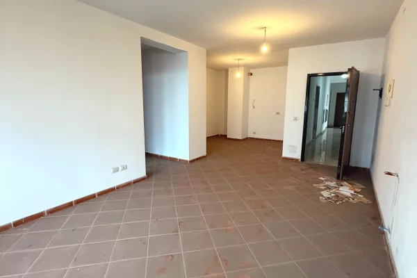 Shtepi ne shitje Apartament ne Tirane, 2+1, Mobilimi Bosh, pa mobiluar, Pagesa 230,000  Euro.