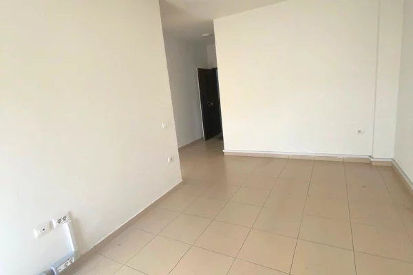 Shtepi me qera Apartament ne Tirane, 1+1, Mobilimi Pjeserisht e mobiluar, Pagesa 85,000  Leke.