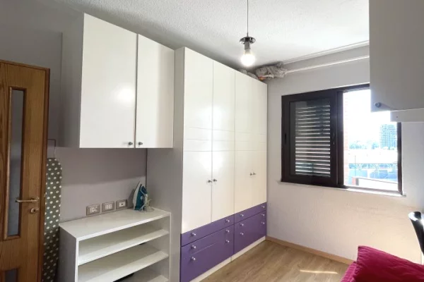 Shtepi me qera Apartament ne Tirane, 2+1, Mobilimi E mobiluar, Pagesa 800  Euro.