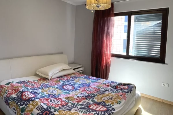 Shtepi me qera Apartament ne Tirane, 2+1, Mobilimi E mobiluar, Pagesa 800  Euro.