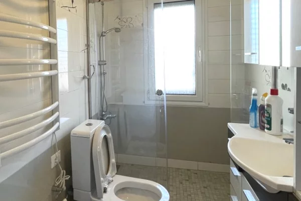 Shtepi me qera Apartament ne Tirane, 2+1, Mobilimi E mobiluar, Pagesa 800  Euro.