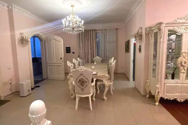 Shtepi me qera 6+1 ne Durres - 5,000 Euro