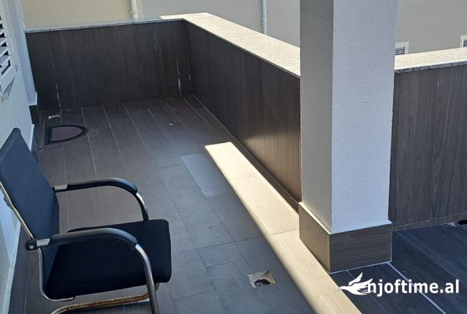 Shtepi ne shitje Penthose(kati i fundit panoramik) ne Tirane, 3+1, Mobilimi Bosh, pa mobiluar, Pagesa 412,570  Euro.