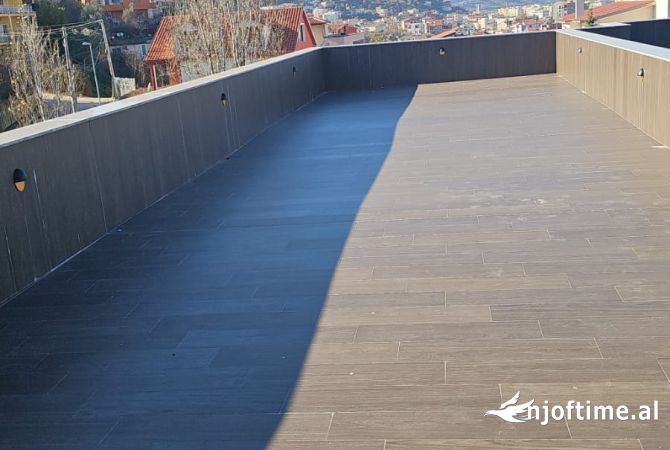 Shtepi ne shitje Penthose(kati i fundit panoramik) ne Tirane, 3+1, Mobilimi Bosh, pa mobiluar, Pagesa 412,570  Euro.