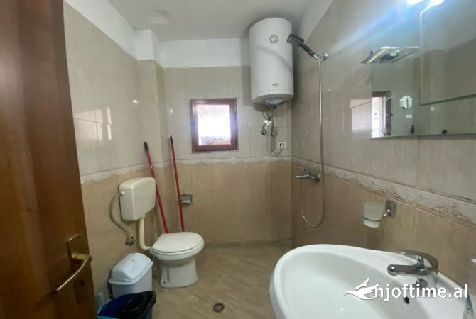 Shtepi ne shitje Apartament ne Tirane, 2+1, Mobilimi E mobiluar, Pagesa 117,000  Euro.