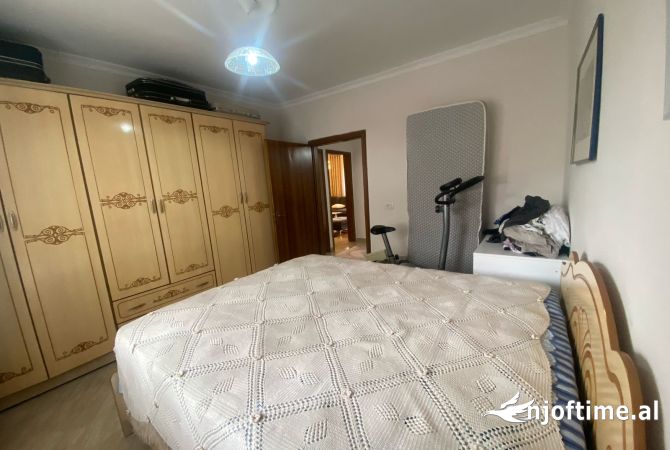 Shtepi ne shitje Apartament ne Tirane, 2+1, Mobilimi E mobiluar, Pagesa 117,000  Euro.