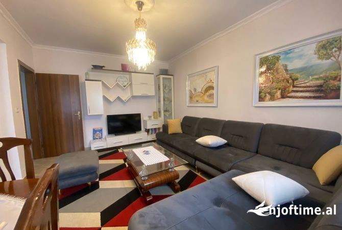 Shtepi ne shitje Apartament ne Tirane, 2+1, Mobilimi E mobiluar, Pagesa 117,000  Euro.