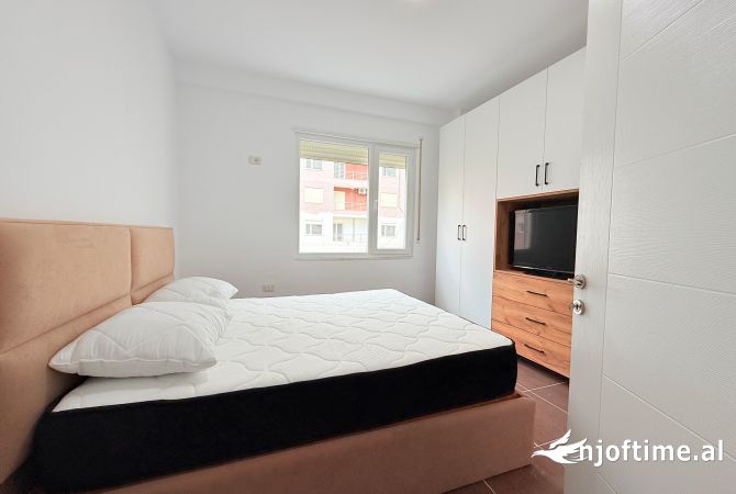 Shtepi me qera 1+1 ne Tirane - 30,000 Leke