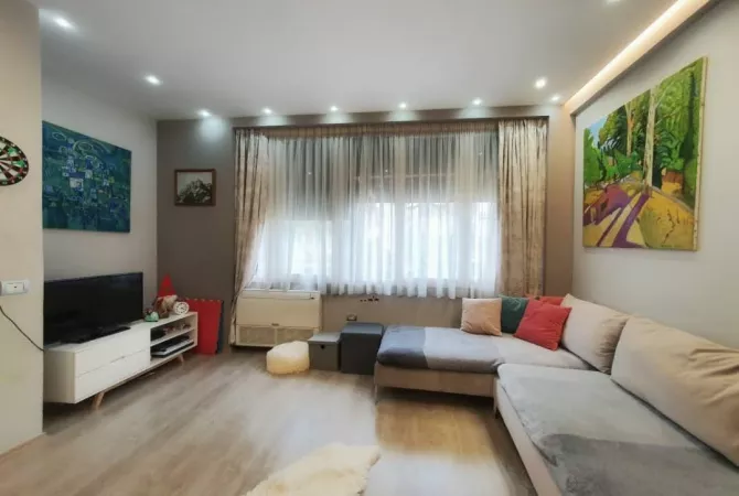 Shtepi me qera 2+1 ne Tirane - 65,000 Leke