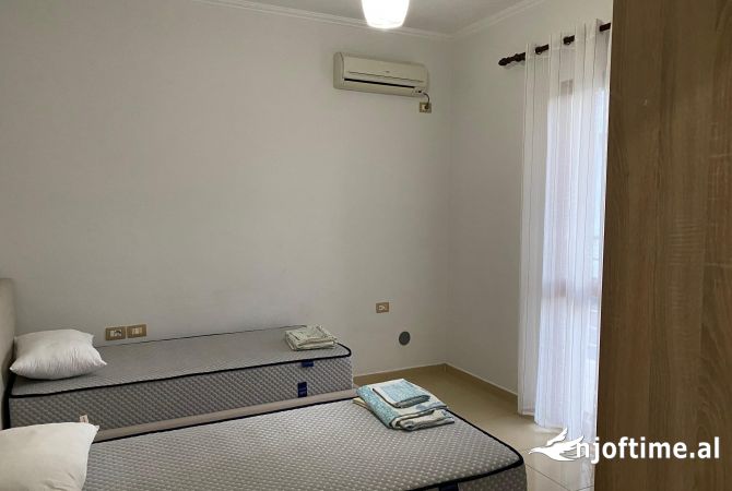 Shtepi me qera Shtepi Private ne Tirane, 3+1, Mobilimi E mobiluar, Pagesa 60,000  Leke.