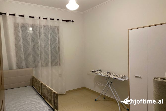 Shtepi me qera Shtepi Private ne Tirane, 3+1, Mobilimi E mobiluar, Pagesa 60,000  Leke.