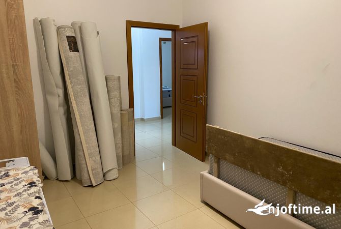 Shtepi me qera Shtepi Private ne Tirane, 3+1, Mobilimi E mobiluar, Pagesa 60,000  Leke.